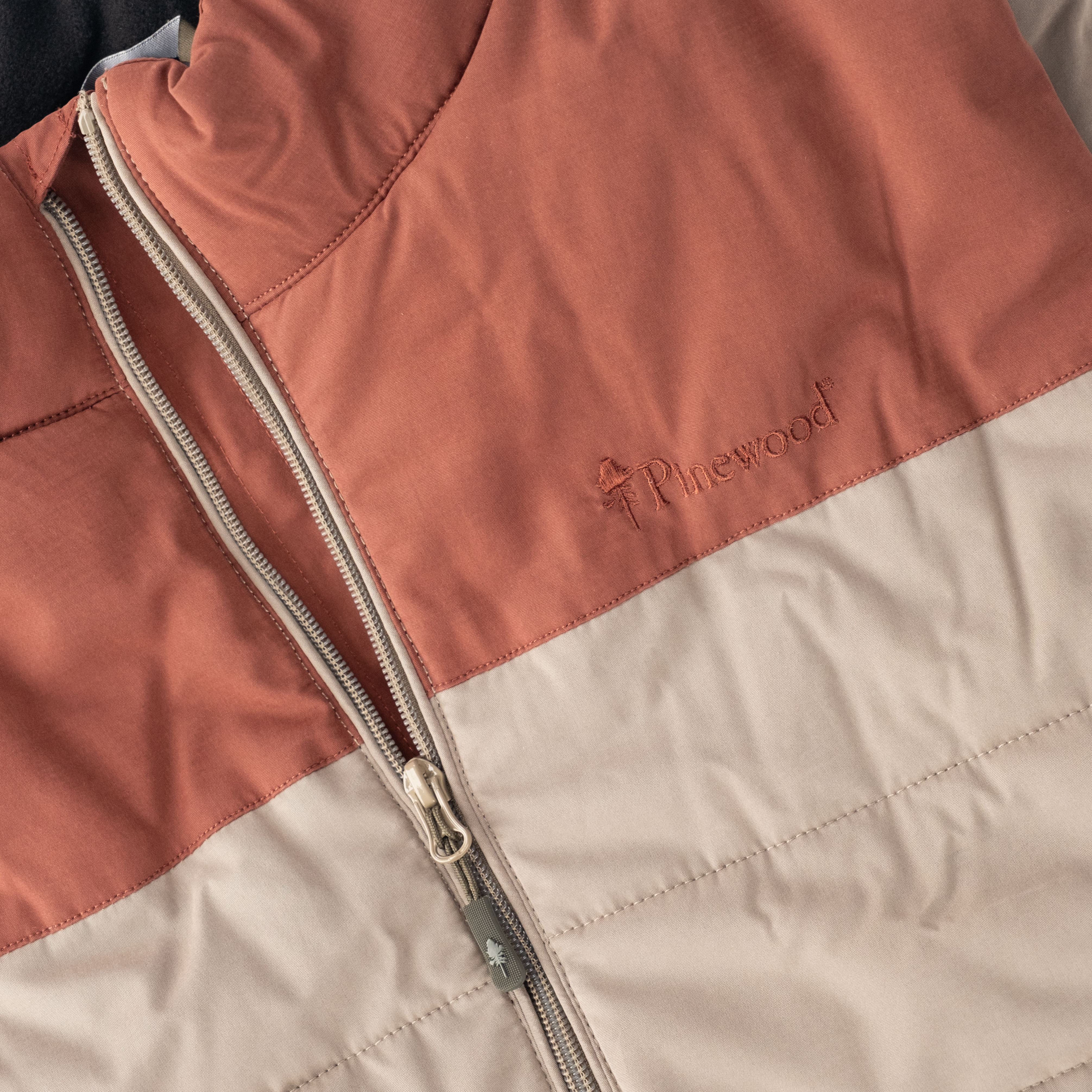 Pinewood V&auml;rnamo vatteret vest, Mole Brown/Dark Copper, large image number 3