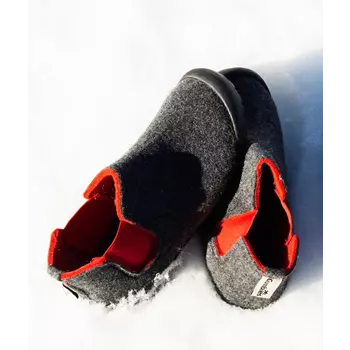 Gumbies Brumby Slipper Boot slippers, Charcoal/Red