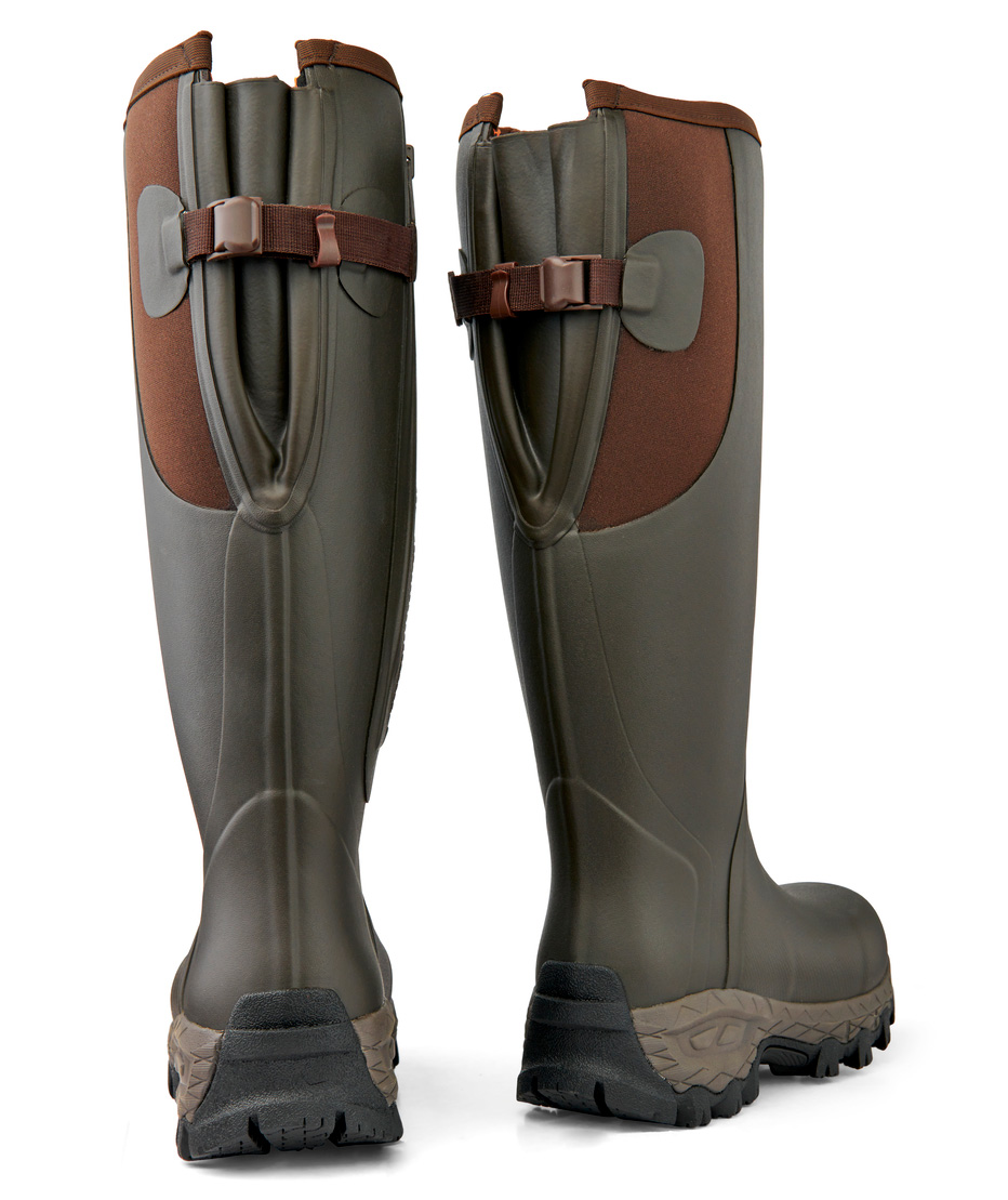 Rubber boots with outlet zippers on side