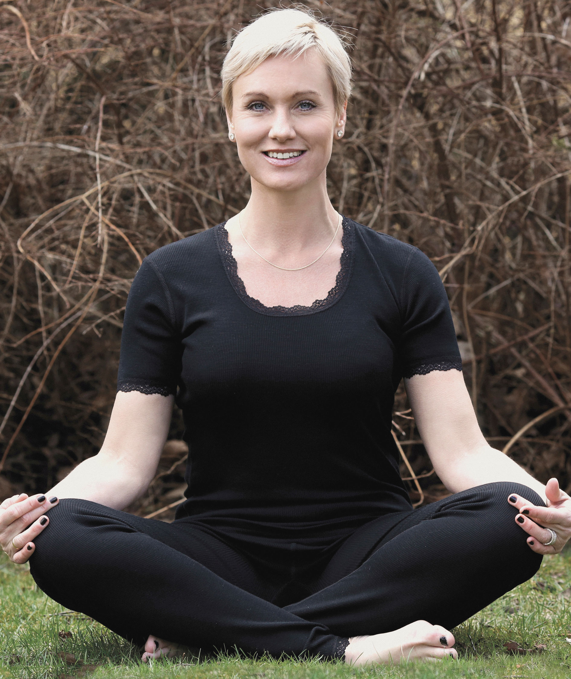 Joha Cecilie Damen T-Shirt mit Merinowolle, Schwarz