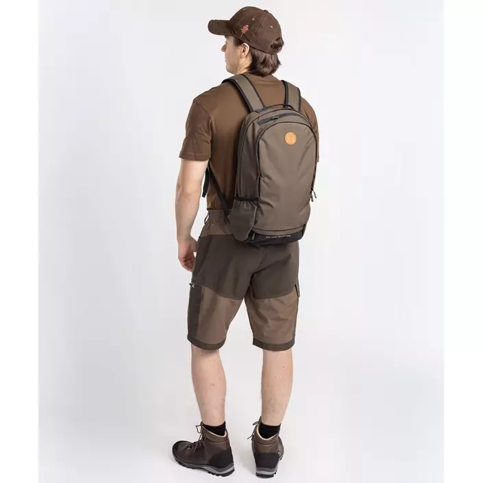 Pinewood Finnveden Trail Hybrid shorts, Dark Olive/Earth Brown, large image number 3